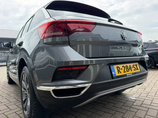 Volkswagen T-Roc 1.5 TSI Sport Business R-Line / Pano / ACC / Led / IQ Drive / Camera / Trekhaak . / 21