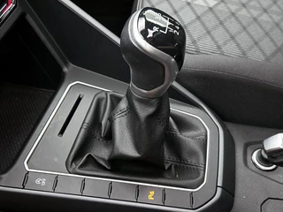 Volkswagen Taigo 1.0 TSI R-Line | Pano | Camera | Virtual Cockpit | CarPlay | Adaptive Cruise / 16