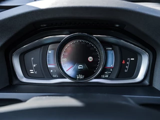 Volvo V60 2.4 D6 AWD Plug-In Hybrid Summum | Leder | Schuifdak | Keyless | Camera | Xenon | Stoelverwarmng / 29