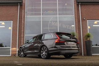 Volvo V90 2.0 B4 Business Pro Inscription| BTW auto | 1e eigenaar | NL auto | 20 inch | Panoramadak | Harman Kardon | BLIS | Stuurverwarming | Stoelverwarming | Head-up | Trekhaak | Cruise control / 5