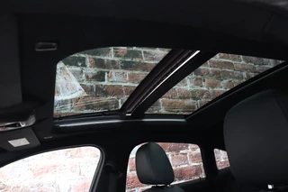 BMW 2 Serie Gran Coupé 218i High Executive M Sport Pakket Automaat  / Live Cockpit Professional / Panoramadak / Stoelverwarming / 18 Inch / Climate Control / Parkeersensoren / Bluetooth / DAB / Cruise Control / Lichtpakket / Extra Getint Glas / LED / 23
