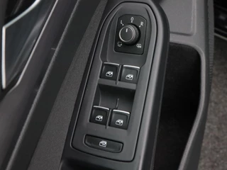 Volkswagen Golf 1.5 eTSi 150 Pk Automaat Style | Adaptive Cruise | Climatronic | Camera | CarPlay | Navigatie | 17 Inch / 20