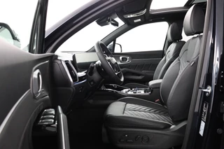 Kia Sorento 1.6 T-GDi Plug-in Hybrid 4WD ExecutiveLine 7p Nieuw en Direct leverbaar! - - Stoel/Stuurverwarming - 1700kg trekgewicht - Apple Carplay - Android Auto - Panorama Dak - - Fabrieksgarantie tot 2033 / 18