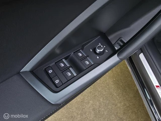 Audi Q3 40 TFSI Quattro S-Line / Pano / 360' / Carplay / 33