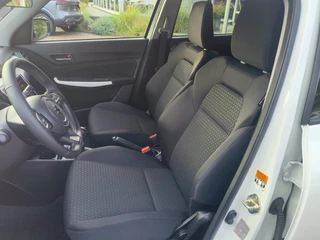 Suzuki Swift 1.2 Select Smart Hybrid uit 2025 Rijklaar + 12 maanden Bovag-garantie Henk Jongen Auto's in Helmond,  al 50 jaar service zoals 't hoort! / 12