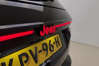 Jeep Compass 1.2 e-Hybrid First Edition Automaat | DEMO | Rondomzicht camera | Climate control | Navigatie | 8 jaar speciale garantie | Keyless / 26