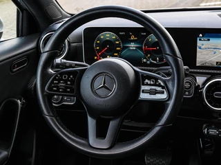 Mercedes-Benz A-klasse 180 d Launch Edition Widescreen Camera Apple CarPlay Android Auto Navigatie Stoelverwarming / 14