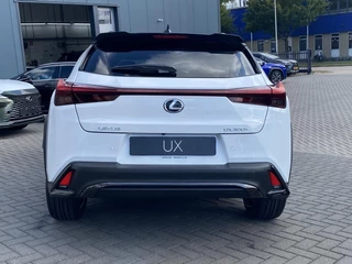 Lexus UX 300h Ultimate Edition DIRECT LEVERBAAR EL-ACHTERKLEP STUURVERW STOELVERW GROOT-SCHERM BLIND-SPOT / 6