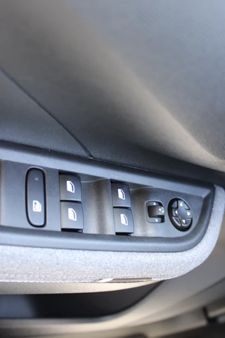 Opel Frontera 1.2 Turbo Hybrid GS 7p. 5 JR GARANTIE | Winterpack | Cruise control | Achteruitrijcamera | BLIS / 33