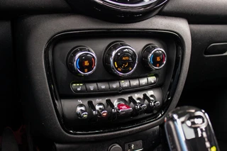 Mini Clubman 1.5 Cooper Richmond Park Edition | 1e eigenaar | Dealer onderhouden | Apple Carplay | Harman kardon | DAB | Keyless entry | Panoramadak | Sportstoelen | LED | PDC / 29