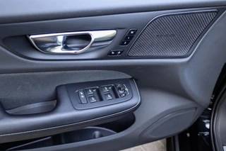 Volvo V60 T8 Recharge AWD R-Design Pano | HarmanKardon | Ak. Glas | Trekhaak | Head Up / 21