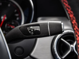 Mercedes-Benz CLA-klasse 180 Business Solution AMG Night Upgrade | Panoramadak | Camera | Apple CarPlay/Android Auto | LED | Navigatie| Stoelverwarming | 18" / 22
