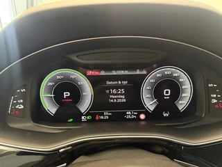 Audi Q8 60 TFSI e quattro Pro Line S Competition ACC Panoramadak 4 Wiel besturing / 19