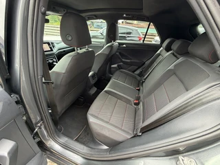 Volkswagen T-Roc 1.5 TSI Sport Business R-Line / Pano / ACC / Led / IQ Drive / Camera / Trekhaak . / 41