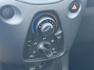 Toyota Aygo FUN 5-DEURS NL-AUTO AIRCO CENTRALE VERGRENDELING / 23
