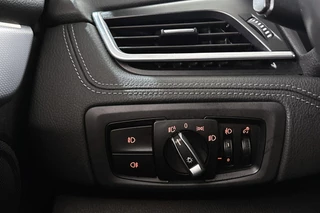 BMW 2-serie Active Tourer 218i M Sport Head-Up Sportstoelen Stoelverwarming HiFi Camera / 26
