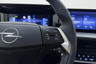 Opel Frontera Electric GS 44 kWh | Navigtatie | 8 Jaar speciale garantie | Stoel & Stuurverwarming | Camera | Dakrails | Extra getint glas | Cruise control | DAB Radio / 21