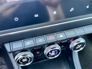 Renault Captur 1.3 TCe 140 EDC Intens  | Trekhaak | Automaat | Navigatie | Achteruitrijcamera | Parkeersensoren V+A | Climate Control | NL Auto | Cruise Control | Apple CarPlay/Android Auto / 29