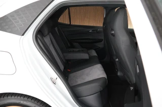 CUPRA Born Performance One 204pk 62 kWh SOH 91% Keyless Stoelverwarming Camera Navigatie ACC / 12
