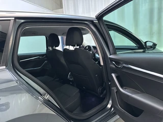 Skoda Octavia Combi 1.0 TSI 110pk Business Edition Plus Navigatie Parkeersensoren Sfeerverlichting / 17