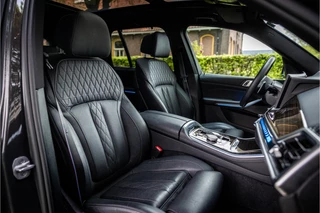 BMW X5 xDrive50e M Sport Pro Dravitgrau Individual Dravit Grau Sky Lounge Soft Close Vierwielbesturing / 13