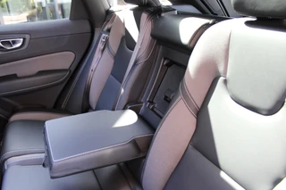 Volvo XC60 2.0 T6 Plug-in hybrid AWD Plus Black Edition  | Panoramadak | H/K | Camera | Leder / 41