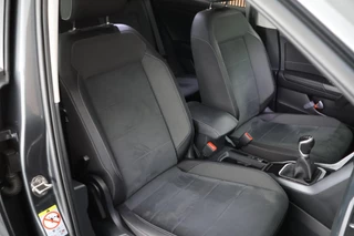 Volkswagen T-Roc 1.0 TSI 110pk Style Trekhaak LED Virtual Cockpit Navigatie / 2