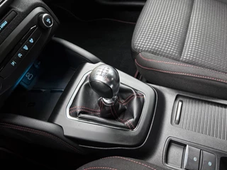 Ford Focus 1.0 EcoBoost Hybrid ST Line X | Cruise control | Stoelverwarming | Navigatie | Camera | Afneembare trekhaak | BTW / 18