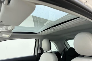 Fiat 500e La Prima 42 kWh | Glazen dak | Cruise control | Camera | Elektrisch verstelbare spiegels / 24