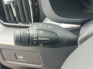 Volvo XC60 2.0 B4 Momentum Business  | Keyless | LED | Apple/Android | PDC v+a incl. Camera | Google | Elekt. Klep / 23