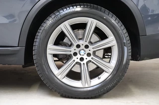 BMW X5 xDrive45e High Executive xLine Automaat  / Panoramadak / SOH 82% / Live Cockpit Professional / Trekhaak / Luchtvering / Stoelventilatie / Personal CoPilot Pack /  Comfortstoelen / Nappa Leder / Harman Kardon / Stoelverwarming / Head-Up Display / Active Steering / Individual Dashboard Leder / 13