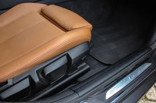 BMW 3-serie Touring 318i Centennial Executive M-sport | 2e eigenaar | HiFi audio | Navigatie | Bluetooth | Climate control | M-sportstuur | Cruise control | PDC | 18 inch | Trekhaak / 17