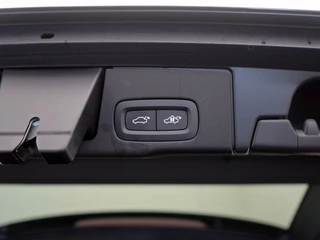 Volvo XC60 2.0 T6 AWD+ Black Edition Leder | Pano | 360 cam | Lighting Pack / 18