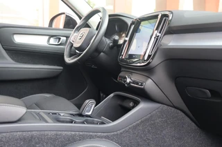 Volvo XC40 T4 Momentum | Stoelverwarming | Trekhaak | Parkeercamera | Keyless / 33
