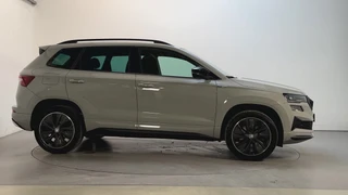 Skoda Karoq 1.5 TSI 150pk ACT Sportline Business Camera Stoelverwarming Sfeerverlichting / 12