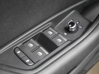 Audi A4 Avant 1.4 TFSI Pro Line | Elektrisch te openen kofferbak | Apple carplay/Android auto | 18 inch lichtmetalen velgen | Cruise control | Parkeersensoren achter |  bi-xenon koplampen | Climate control | Navigatie / 17