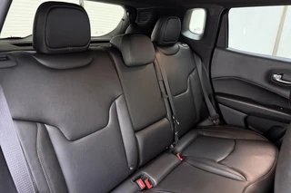 Jeep Compass 4xe 240 Plug-in Hybrid Electric S Automaat | Lederen bekleding | Trekhaak | Camera | Keyless | Lichtmetalen velgen black | Climate control / 11