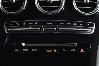 Mercedes-Benz GLC Coupé 250 4MATIC 211 PK Premium AMG Line  | S/K-Panodak | Cruise | Stoelverw. | PDC | Camera | App. Connect | ECC | LM 21" | / 30