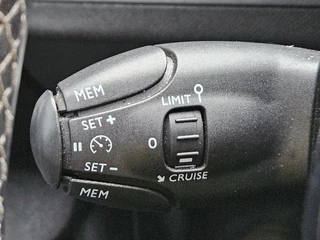Peugeot 3008 1.2 PureTech Blue Lease Executive NAVI CAMERA TEL LM / 24