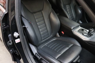 BMW 3 Serie Sedan 330i High Executive M Sport Pakket Automaat  / Live Cockpit Professional / Head-Up Display / Leder / Harman Kardon / LED / Stoelverwarming / Driving Assistant / Achteruitrijcamera / M Sportremsysteem / DAB / Ambiance Verlichting / 17