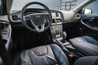 Volvo V40 1.6 T3 Summum 1e Eig|Ori .NL|Leder|Camera|Navi|Trekhaak / 24