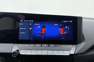 Opel Astra Electric 54 kWh Business Edition | 18" LM-Velgen | Black Pakket | Privat Glass | AGR Stoelen | Camera | Navigatie | Winter pakket | / 25