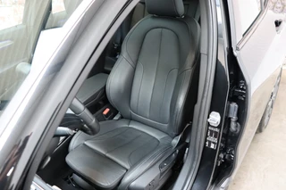 BMW X2 sDrive20i High Executive M Sport Pakket Automaat  / Navigatiesysteem Plus / Leder / Panoramadak / Stoelverwarming / LED / Harman Kardon / 19 Inch / Head-Up Display / Parkeersensoren voor+achter / Climate Control / Shadow Line / 14