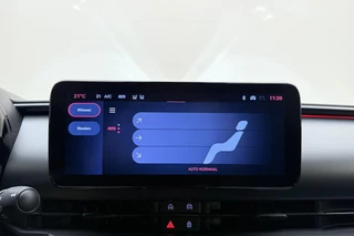 Fiat 600 1.2 Turbo 145pk Hybrid Automaat Sport | DEMO | Tot 8 jaar garantie | Navigatie | Achteruitrijcamera | Elektrische achterklep | LED Matrix koplampen | Sportief interieur | 18" Lichtmetalen velgen | Zwart dak / 32