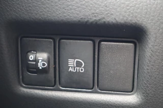 Toyota C-HR 1.8 HYBRID STYLE APPLE/ANDROID STOELVERW. BLIND-SPOT NAVI AD-CRUISE HALF-LEDER 18"LM-VELGEN / 32
