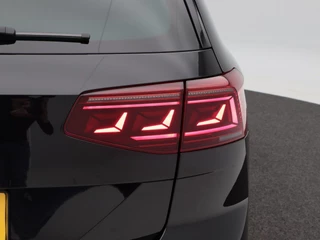 Volkswagen Passat 1.4 TSi 218 Pk PHEV GTE Business | Panoramadak | Camera | Adaptive Cruise | Stoelverwarming | Navigatie | CarPlay | 17 Inch | 73.094 Km !! / 17