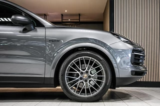 Porsche Cayenne Coupé 3.0 E-Hybrid|ACC|GTS-stoel|Chrono|Pano / 16