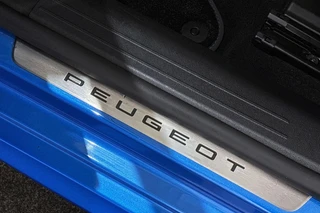 Peugeot 208 1.2 Hybrid 145 e-DCS6 GT Achteruitrijcamera Keyless Apple CarPlay / 23