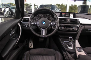BMW 3-serie Touring 318i Corporate Lease Executive | M Sport pakket | Stoelverwarming | LED | Navigatie Professional | Bluetooth | Sportstoelen | M-sportstuur | PDC | Shadow Line / 11