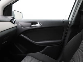 Mercedes-Benz B-klasse 250 Ambition Automaat 211 Pk | Camera | Trekhaak | Keyless | LED | Navigatiesysteem | Parkeersensoren | 18 Inch | 81.928 Km / 33